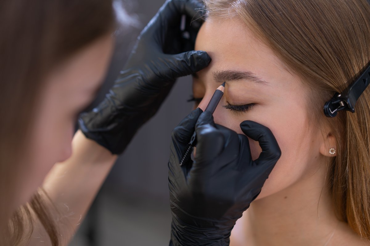brow artist applying product