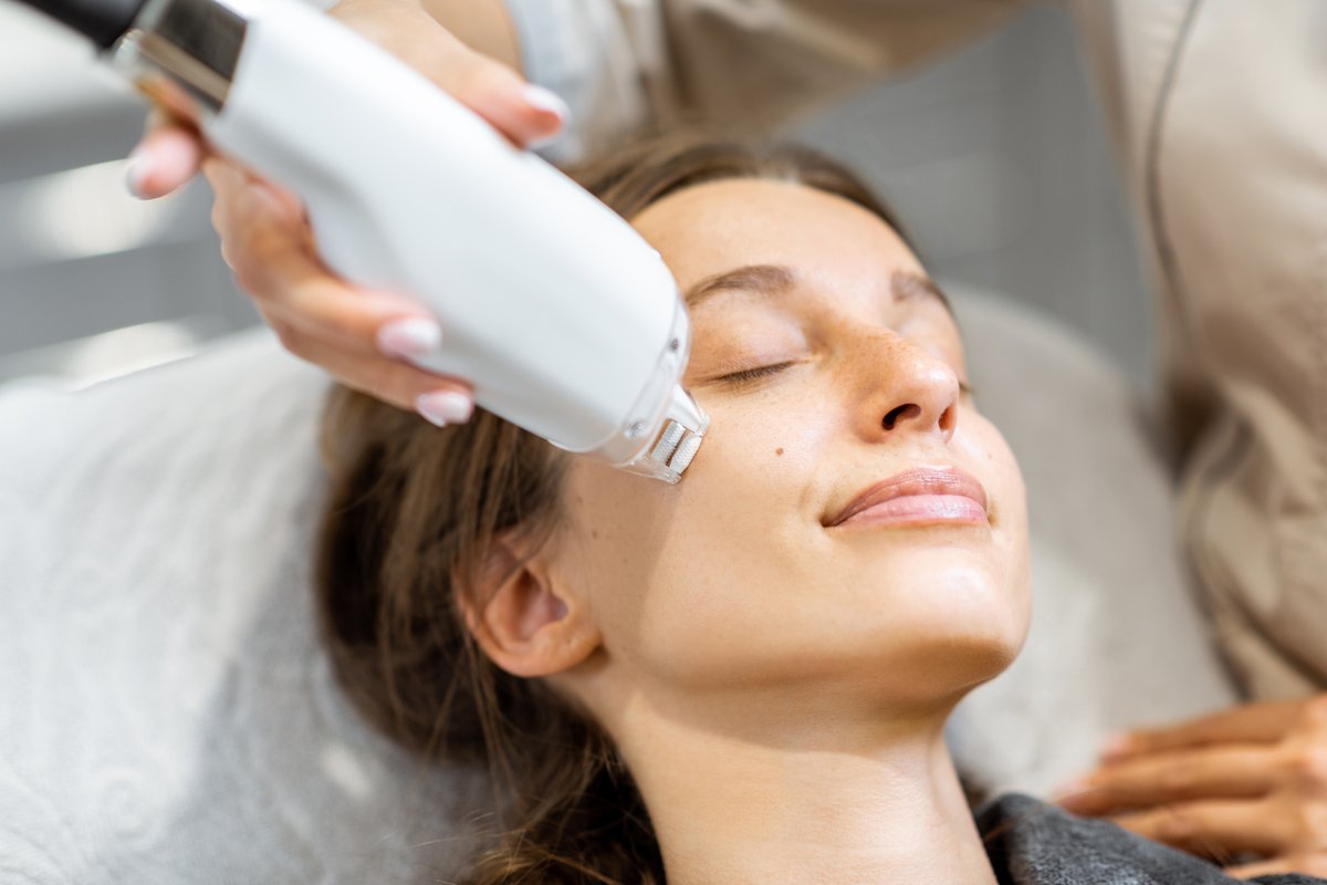 esthetician laser treatment session